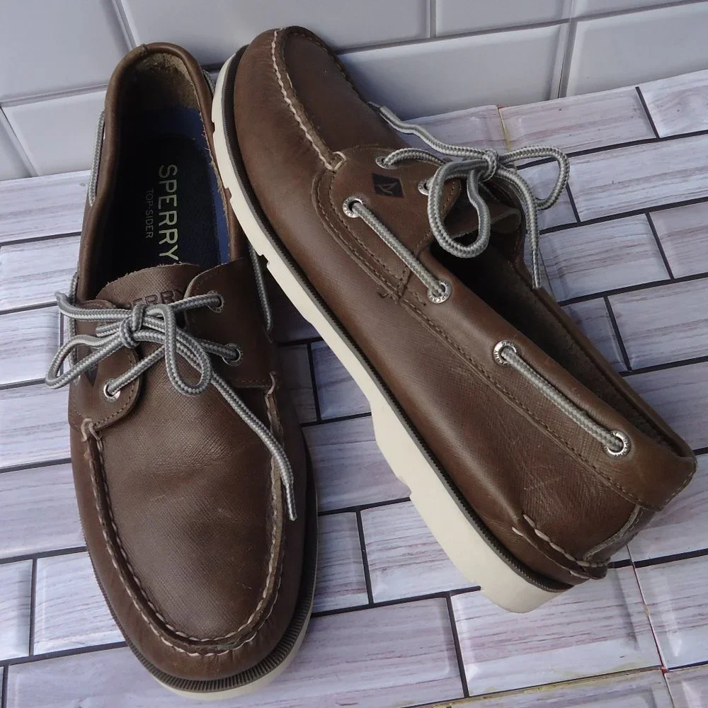 Sperry size 10